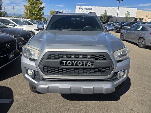 Used 2017 Toyota Tacoma Limited w/ Tow Package AWD/4WD image 8