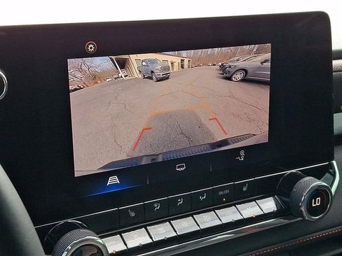 Used 2023 Chevrolet Colorado Z71 w/ Z71 Convenience Package 2 AWD/4WD image 19