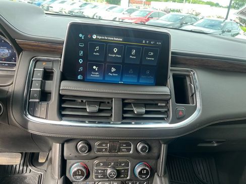 Used 2024 Chevrolet Suburban Premier AWD/4WD image 16