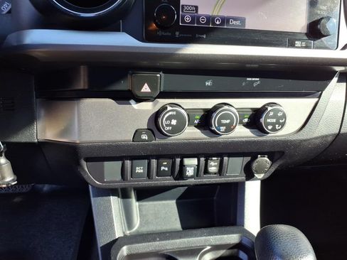 Used 2019 Toyota Tacoma SR5 RWD image 11