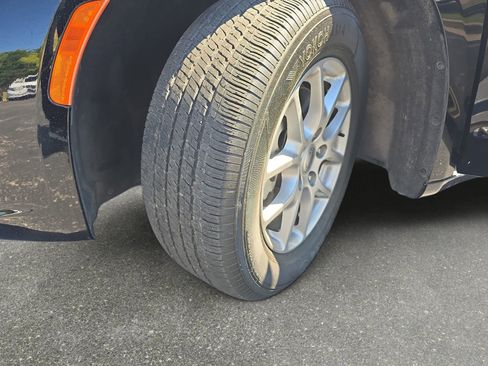 Used 2024 Chrysler Pacifica Touring-L FWD image 28