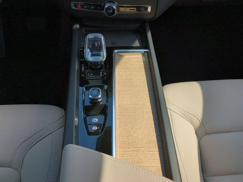 New 2026 Volvo XC60 B5 Plus AWD/4WD image 14