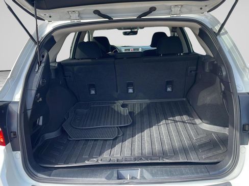 Used 2017 Subaru Outback 2.5i Premium image 5
