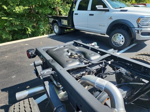 New 2026 RAM 5500 4x4 Crew Cab image 31