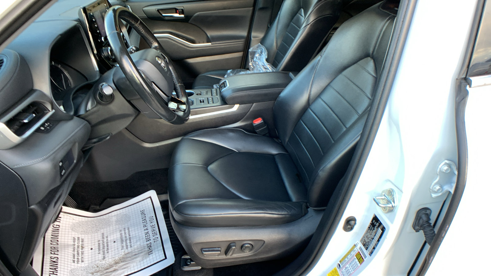 Used 2021 Toyota Highlander XLE AWD/4WD image 11