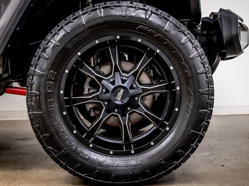 Used 2020 Jeep Wrangler Unlimited Sahara AWD/4WD image 38