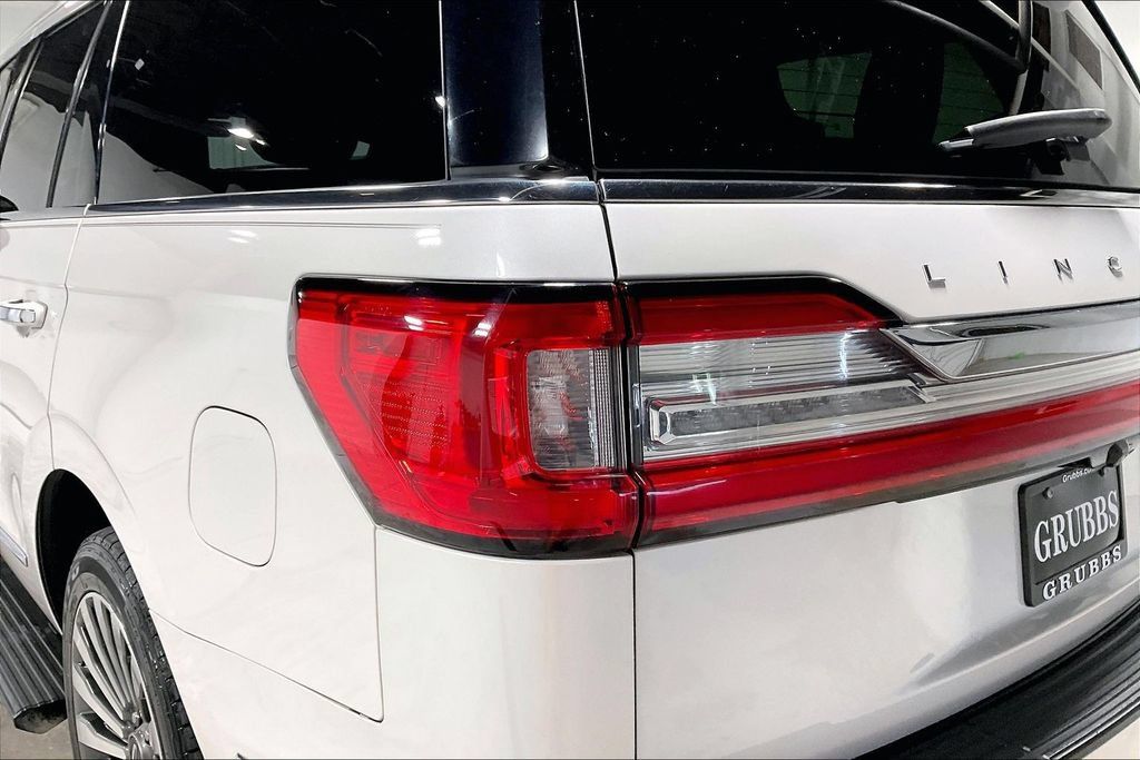 Used 2018 Lincoln Navigator Reserve w/ Technology Package AWD/4WD image 38