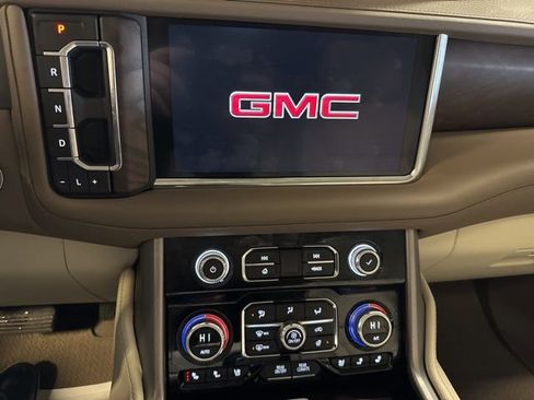 Used 2024 GMC Yukon Denali w/ Advanced Technology Package image 10