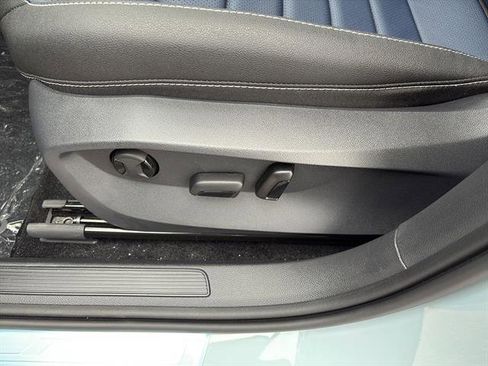 New 2025 Volkswagen Taos SEL image 14