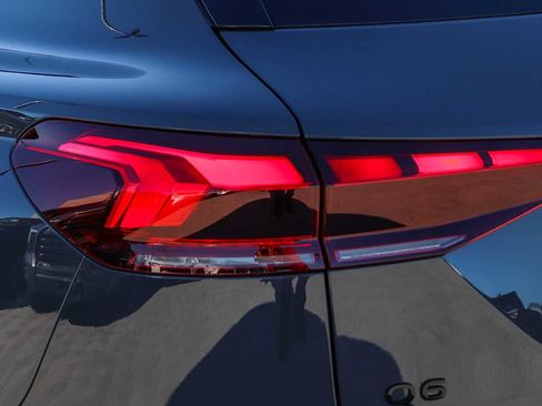 Used 2025 Audi Q6 e-tron Premium w/ Convenience Package image 12