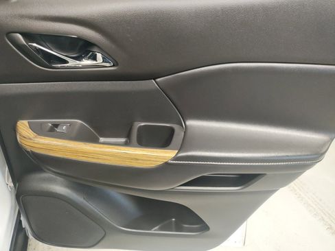 Used 2019 GMC Acadia Denali image 16