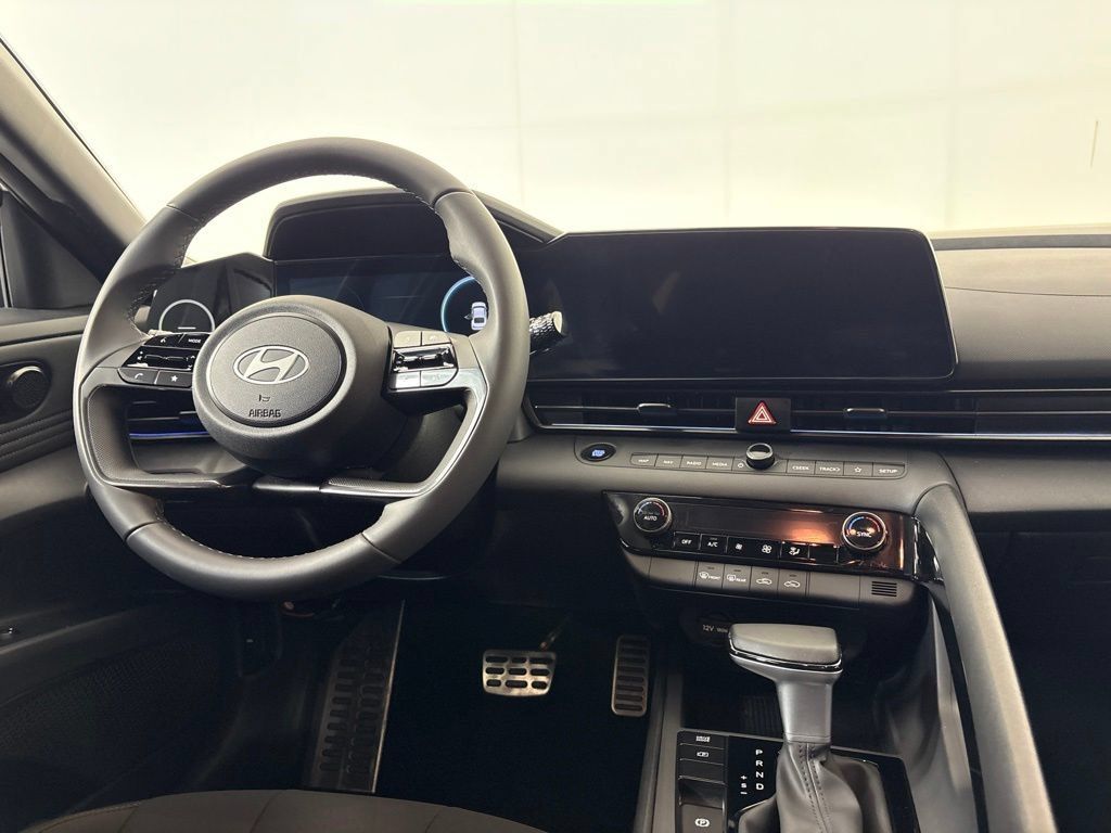 New 2025 Hyundai Elantra SEL FWD image 21