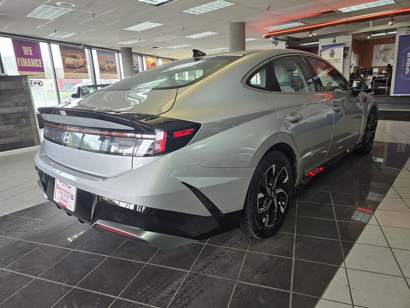 Used 2025 Hyundai Sonata SEL FWD image 4