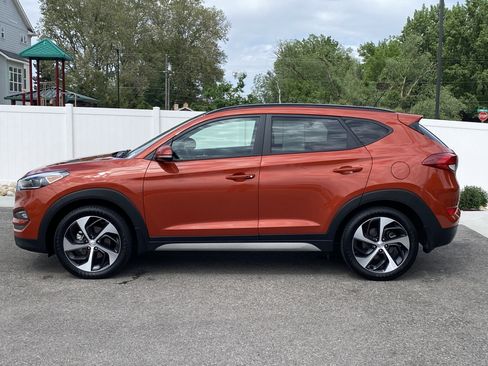 Used 2017 Hyundai Tucson Value AWD/4WD image 3