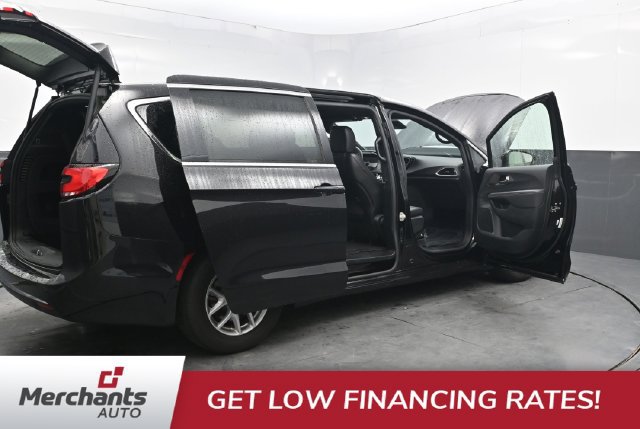 Used 2025 Chrysler Pacifica Select FWD image 60