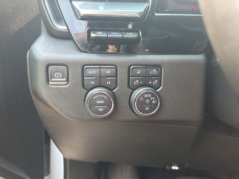 Used 2024 Chevrolet Silverado 1500 LTZ w/ Technology Package AWD/4WD image 19