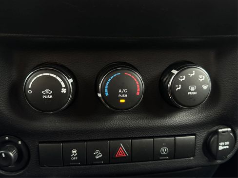 Used 2017 Jeep Wrangler Sahara w/ Connectivity Group image 28