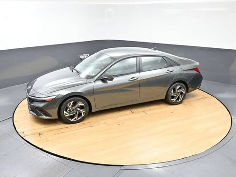 Used 2025 Hyundai Elantra SEL FWD image 6