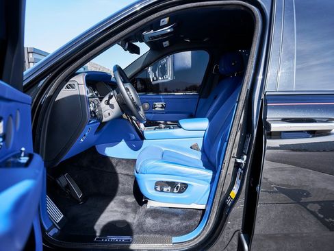 Used 2021 Rolls-Royce Cullinan Black Badge image 36