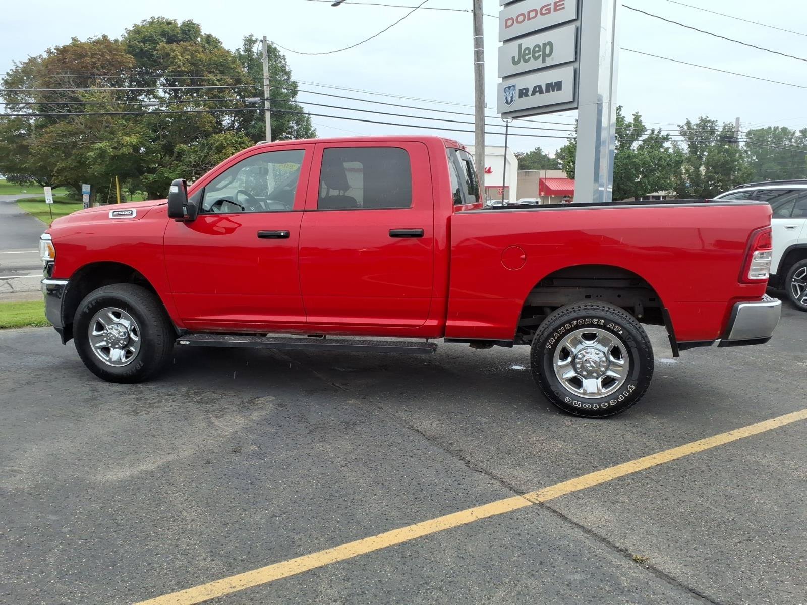 Used 2024 RAM 2500 Tradesman w/ Chrome Appearance Group AWD/4WD image 8