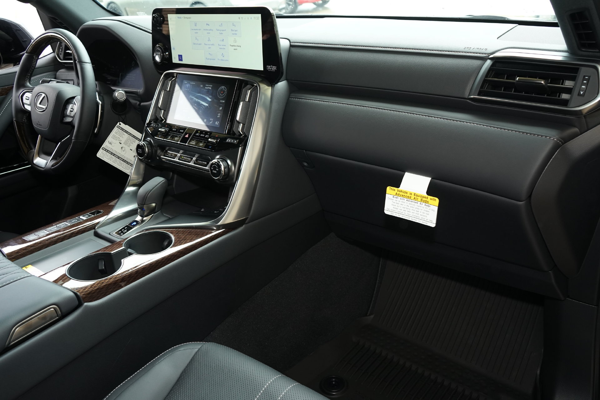 Used 2026 Lexus LX 700h Ultra Luxury AWD/4WD image 11