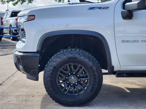 Used 2025 Chevrolet Silverado 2500 ZR2 w/ Technology Package AWD/4WD image 8