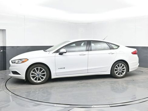 Used 2017 Ford Fusion SE FWD image 6