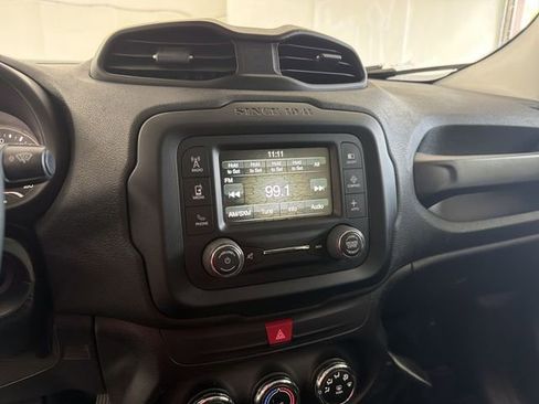 Used 2017 Jeep Renegade Latitude image 23