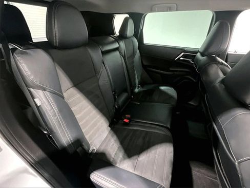 Used 2022 Mitsubishi Outlander SE image 26