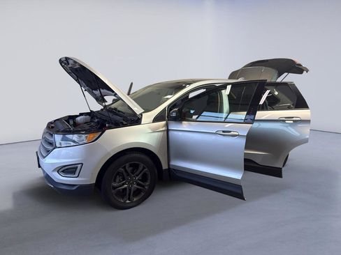 Used 2018 Ford Edge SEL w/ Equipment Group 201A AWD/4WD image 9