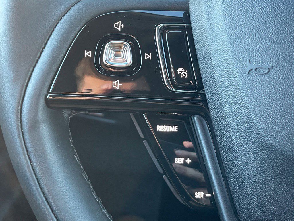 New 2026 Lincoln Corsair Reserve FWD image 8
