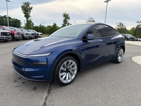 Used 2026 Tesla Model Y Long Range RWD image 8