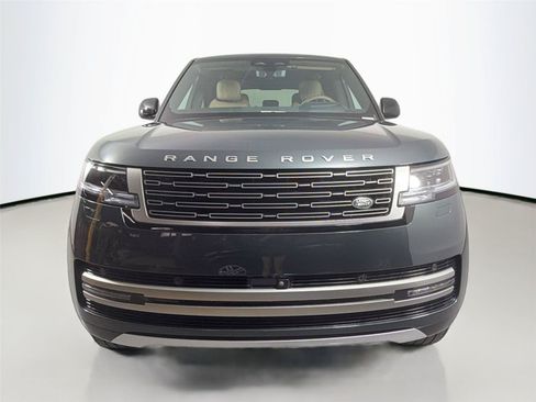 Used 2025 Land Rover Range Rover SE AWD/4WD image 2