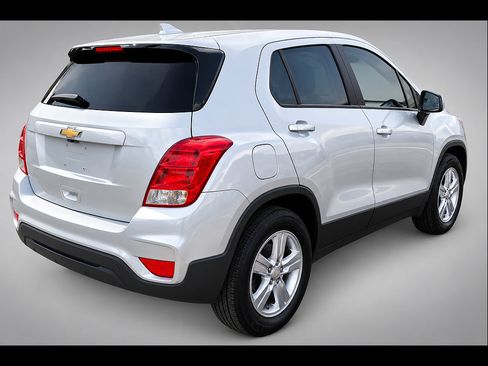 Used 2019 Chevrolet Trax LS w/ Tint and Cruise Package FWD image 3