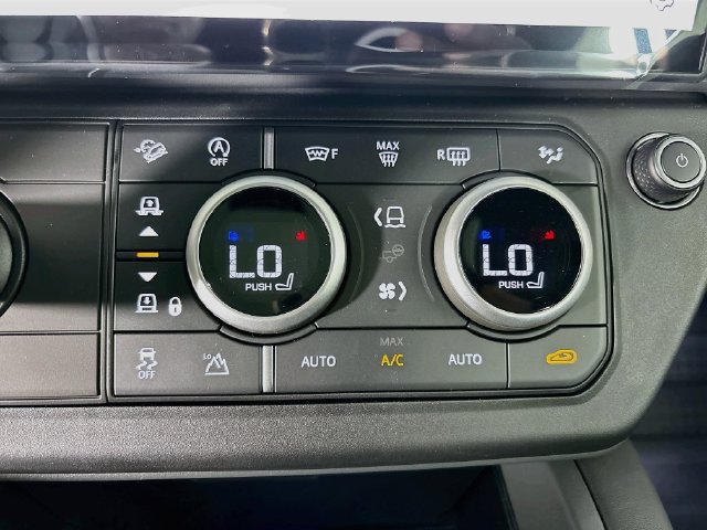 New 2026 Land Rover Defender 110 X-Dynamic SE AWD/4WD image 17