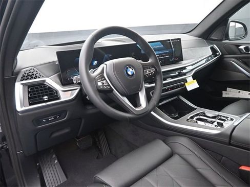 New 2025 BMW X5 xDrive50e image 33