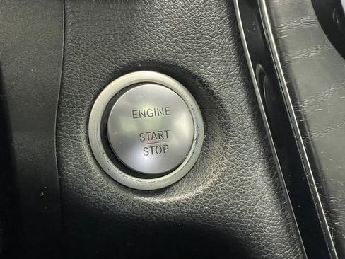 Used 2019 Mercedes-Benz GLC 300 GLC 300 image 24