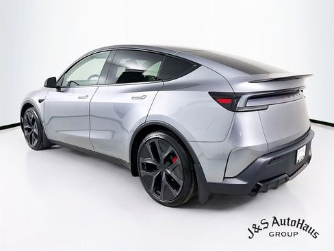 Used 2026 Tesla Model Y Performance image 5