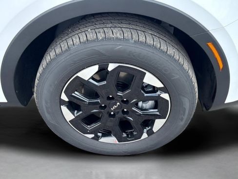 New 2025 Kia Sorento S image 9