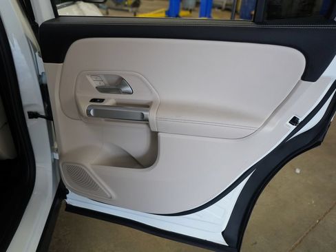 Used 2023 Mercedes-Benz GLB 250 4MATIC image 23