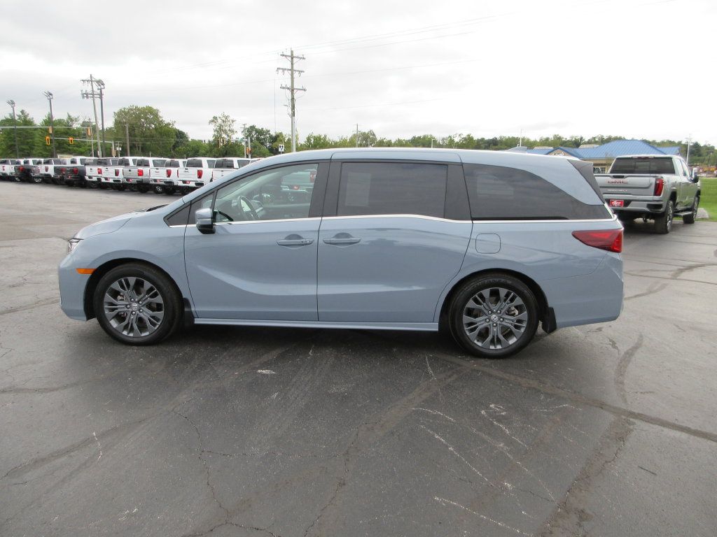 Used 2025 Honda Odyssey Touring image 10