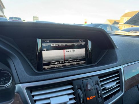 Used 2013 Mercedes-Benz E 550 4MATIC Sedan image 16