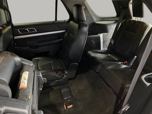 Used 2016 Ford Explorer XLT w/ Equipment Group 202A AWD/4WD image 22