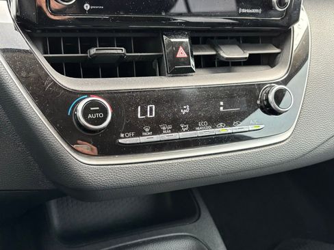 Used 2021 Toyota Corolla LE image 10