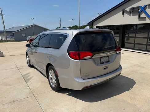 Used 2018 Chrysler Pacifica Limited FWD image 7