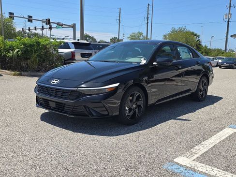 New 2026 Hyundai Elantra SEL Sport Premium FWD image 2