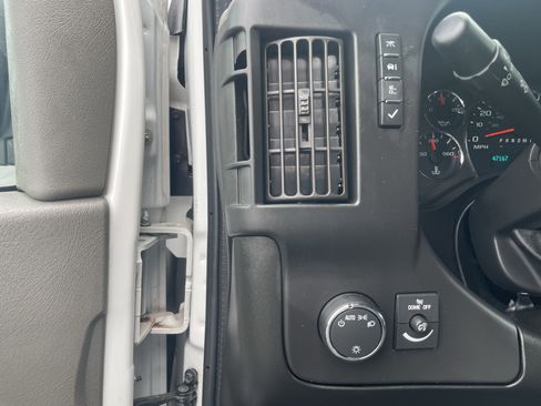Used 2022 Chevrolet Express 2500 Extended w/ Driver Convenience Package image 17