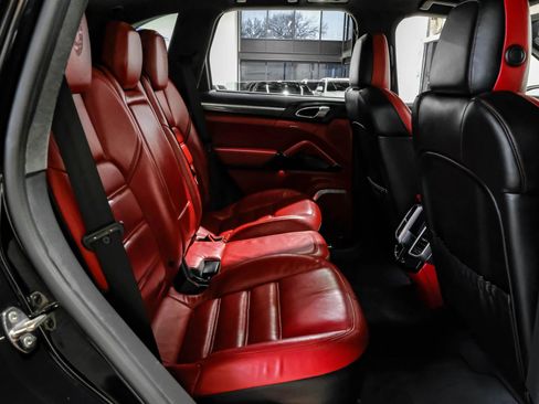 Used 2016 Porsche Cayenne Turbo S image 39