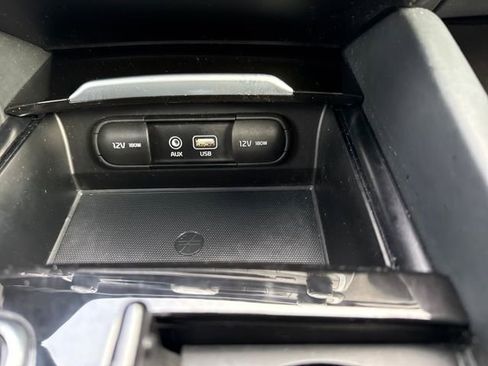 Used 2017 Kia Cadenza Premium w/ Luxury Package image 30