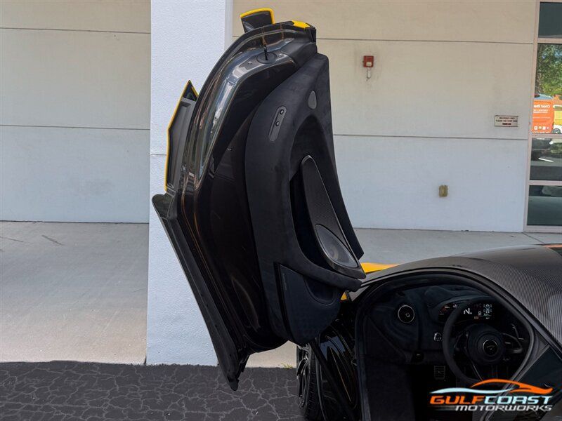 Used 2019 McLaren 600LT RWD image 26